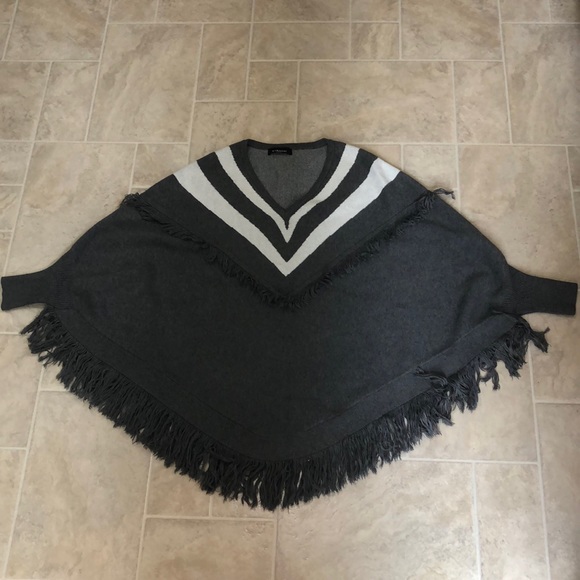 Grey poncho - Picture 1 of 9